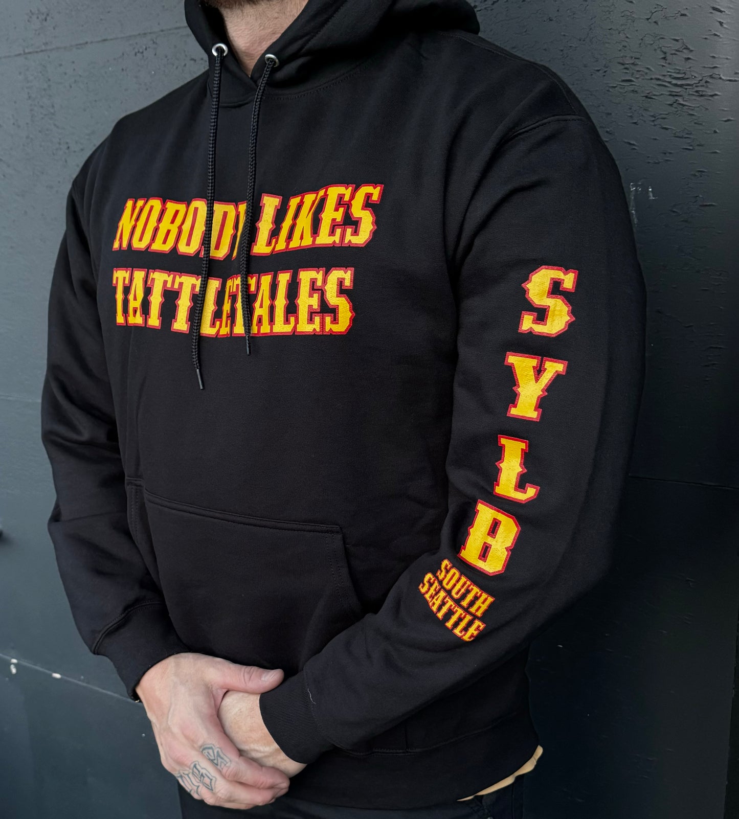 Tattletale hoodie black